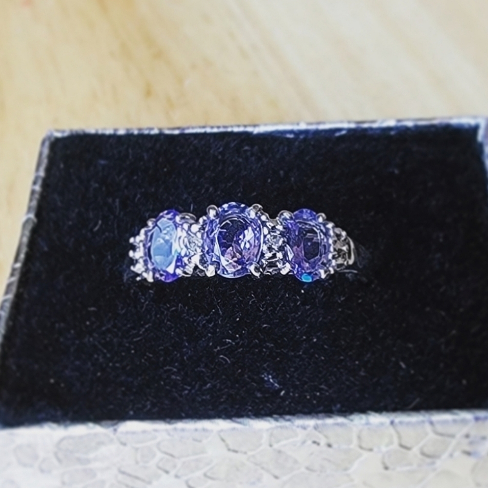 10kt solid gold sapphire ring size 6.75